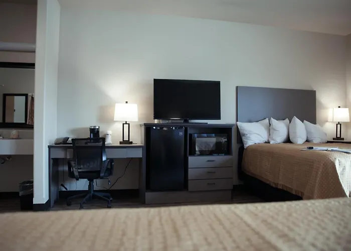 The At Hotel 4*