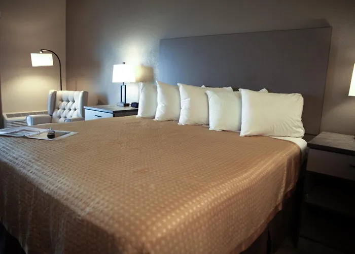 The At Hotel 4*
